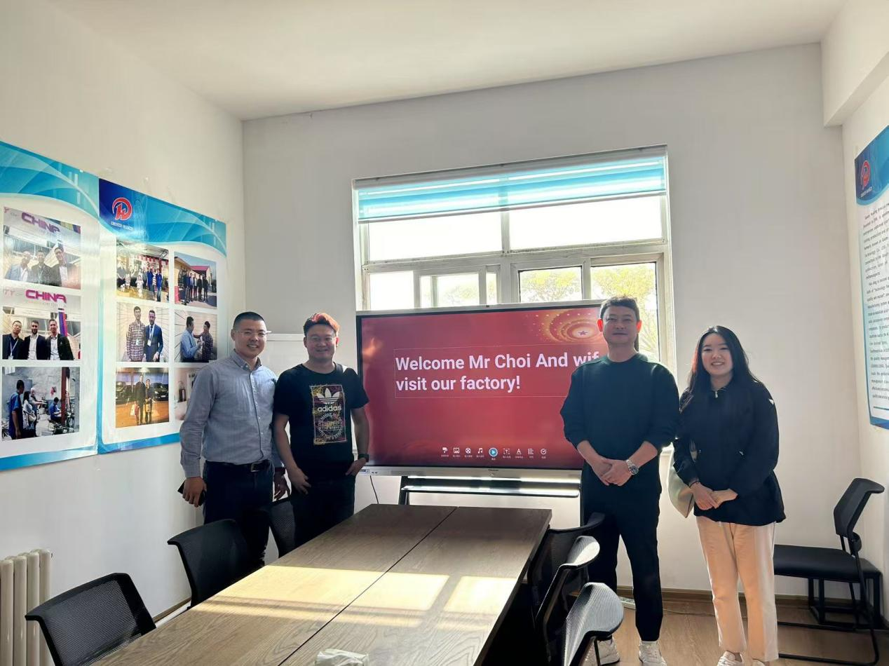 Koreanske kunder besøger vores fabrik