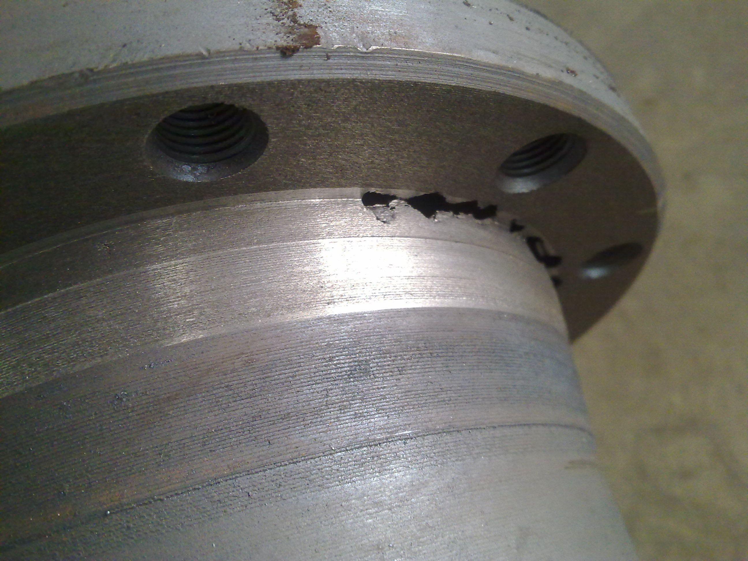 Hvad er årsagerne til revnedefekter i støbt stål?